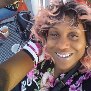 Meet your Posher, Shana